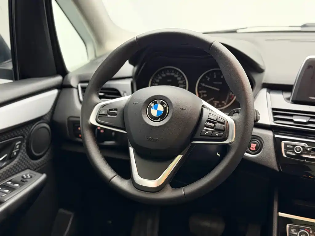 BMW 2 Series Active Tourer — миниатюра 10