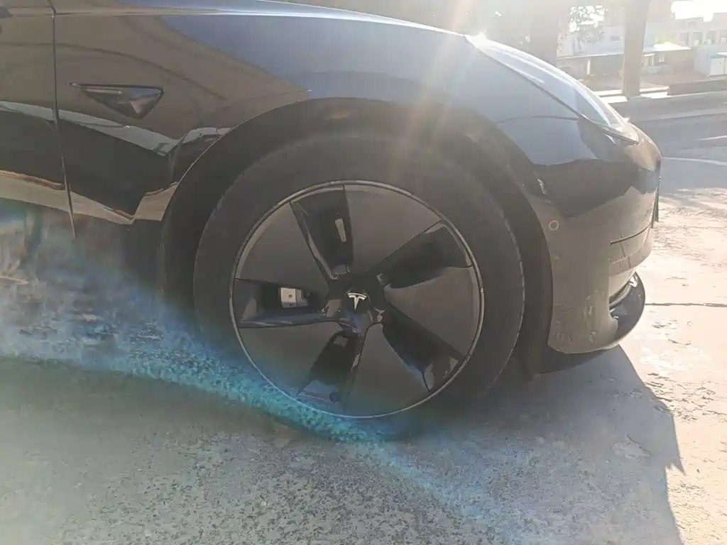 Tesla Model 3 — миниатюра 24