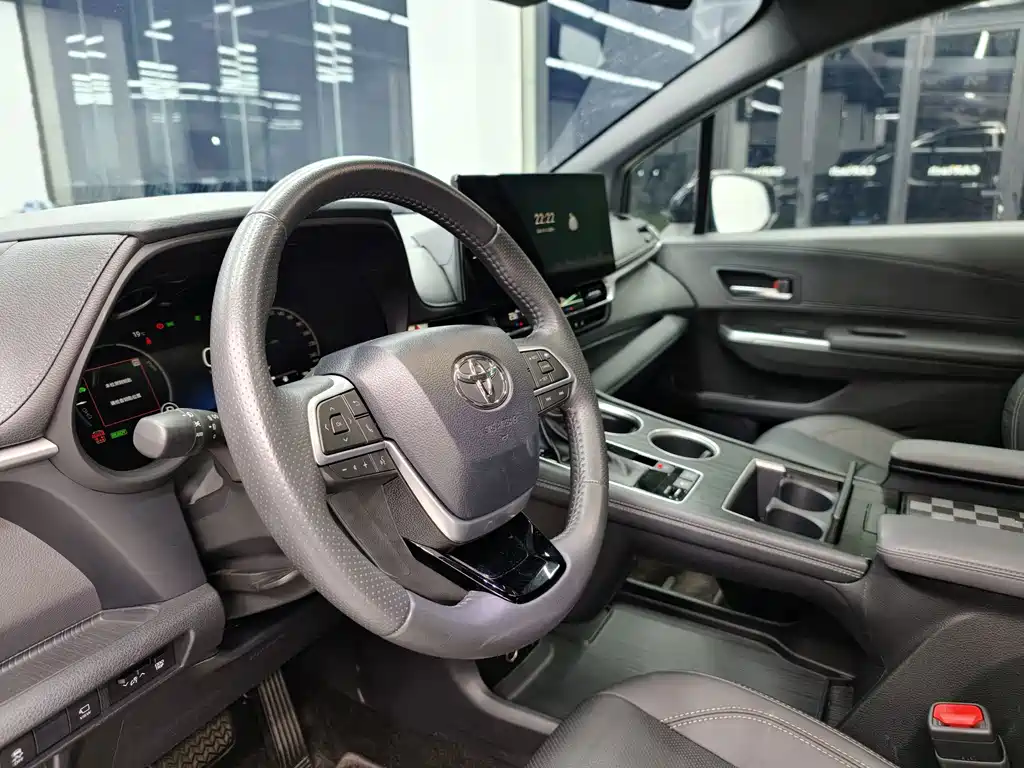 Toyota Sienna — миниатюра 3