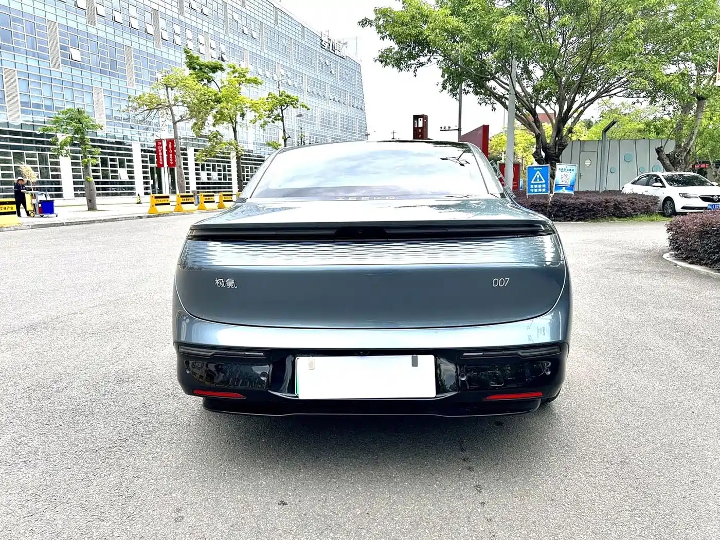 Zeekr 007