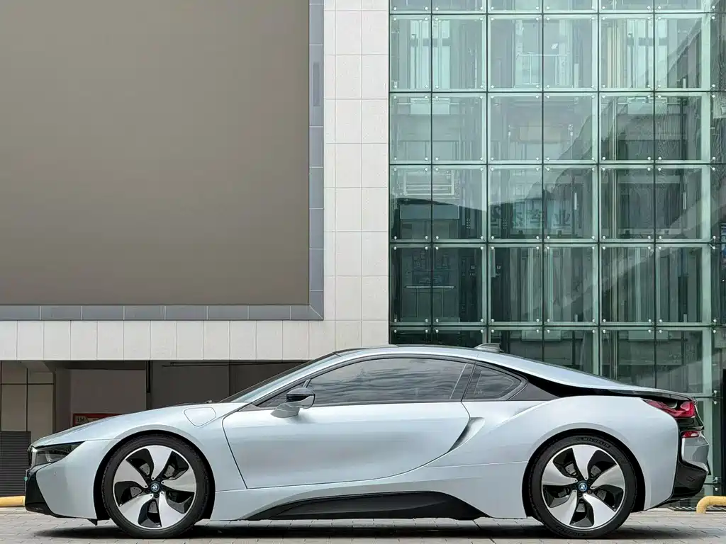 BMW i8 — миниатюра 6