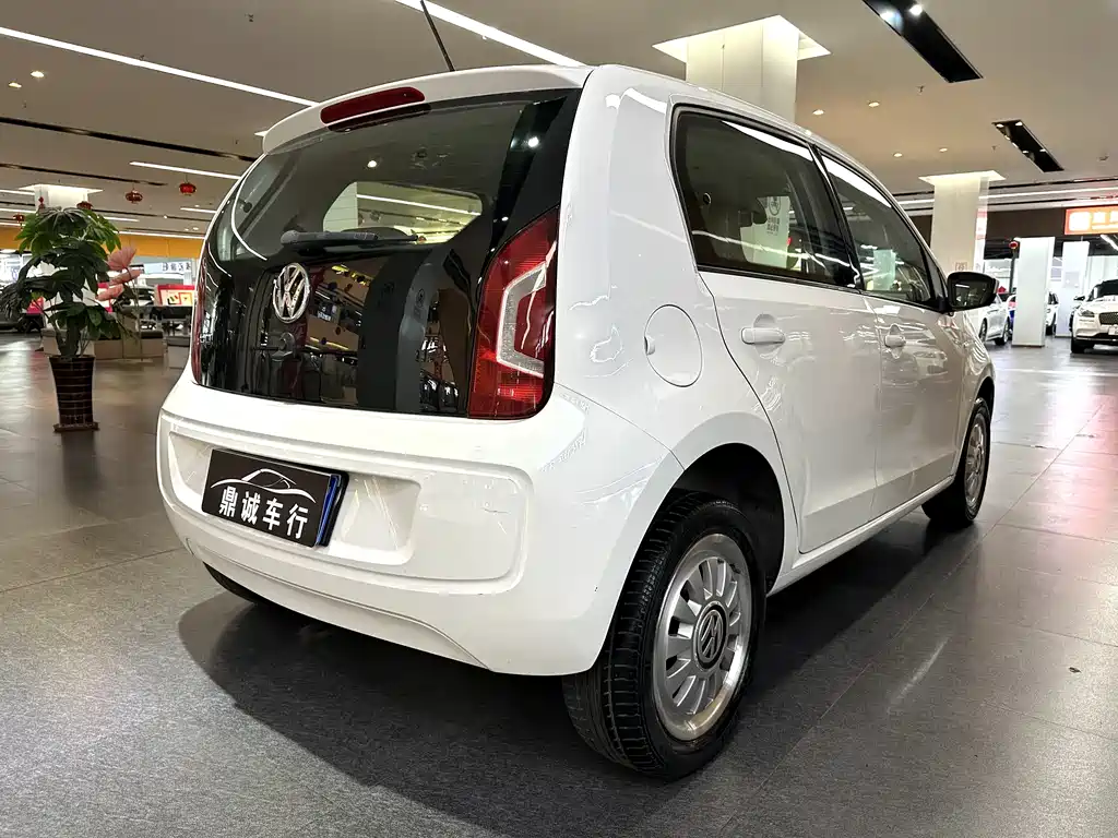 Volkswagen up! — миниатюра 7
