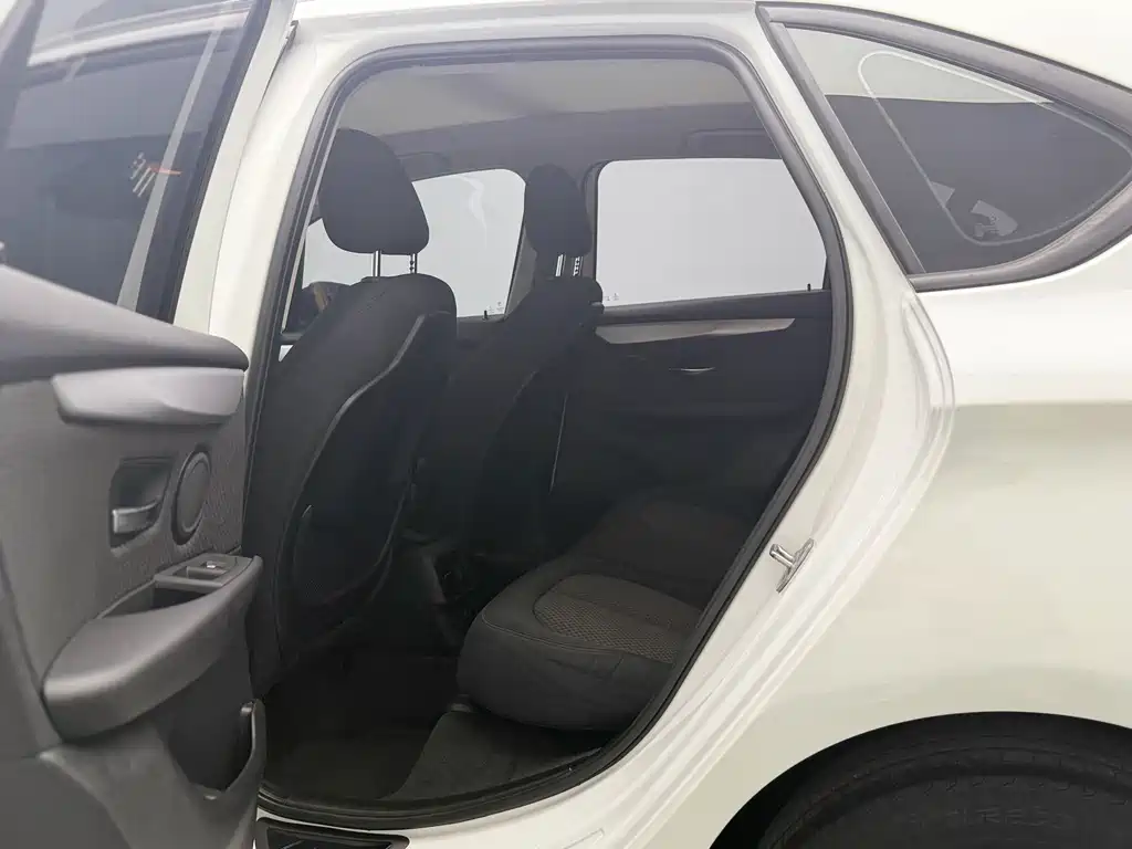 BMW 2 Series Active Tourer — миниатюра 11