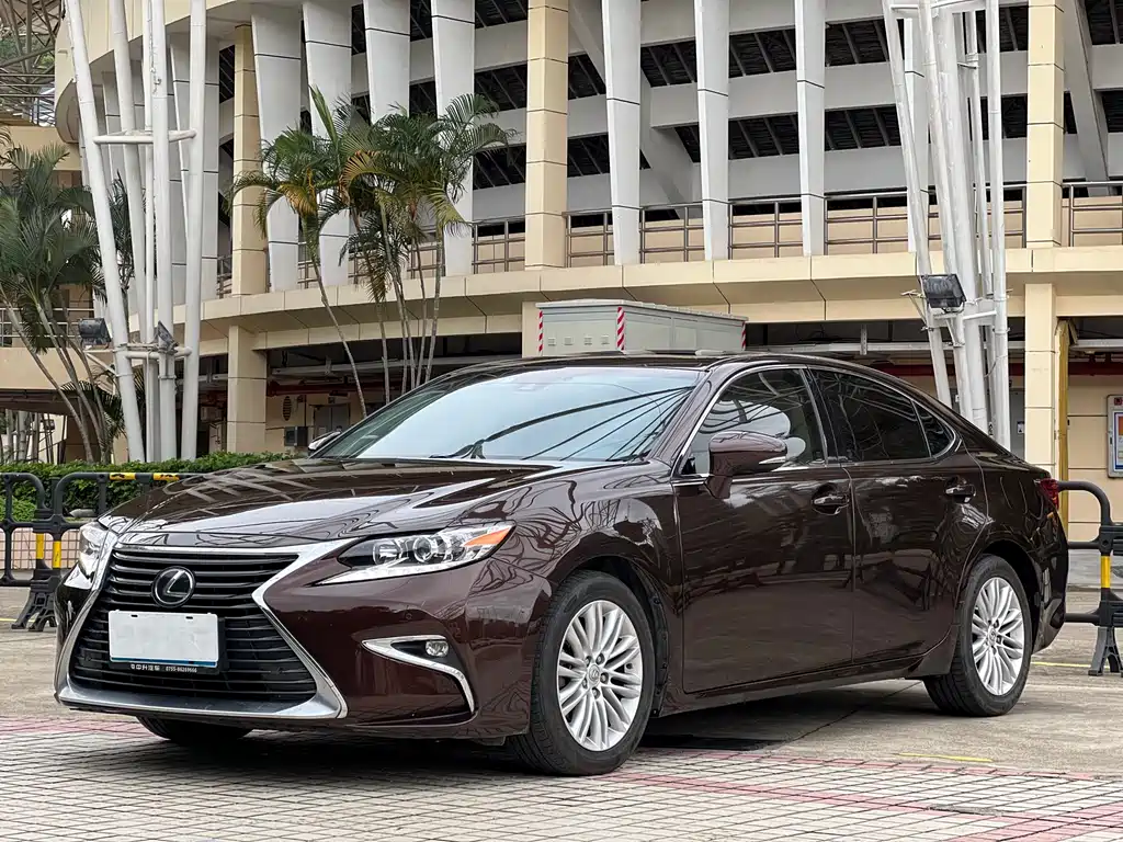 Lexus ES 2016