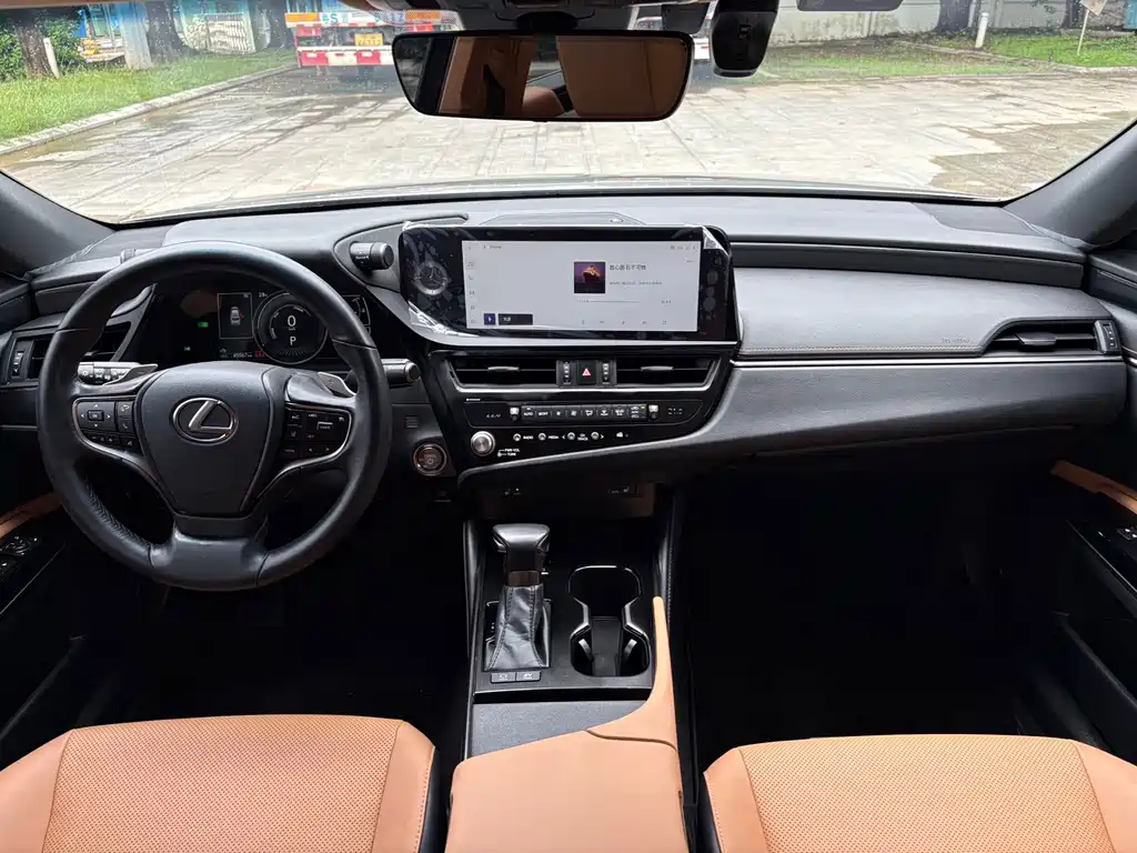 Lexus ES 2022 300h