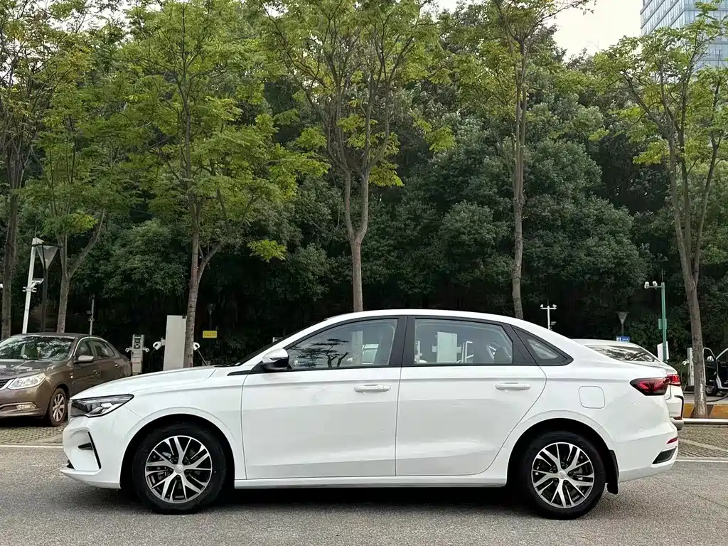 Geely Emgrand — миниатюра 8