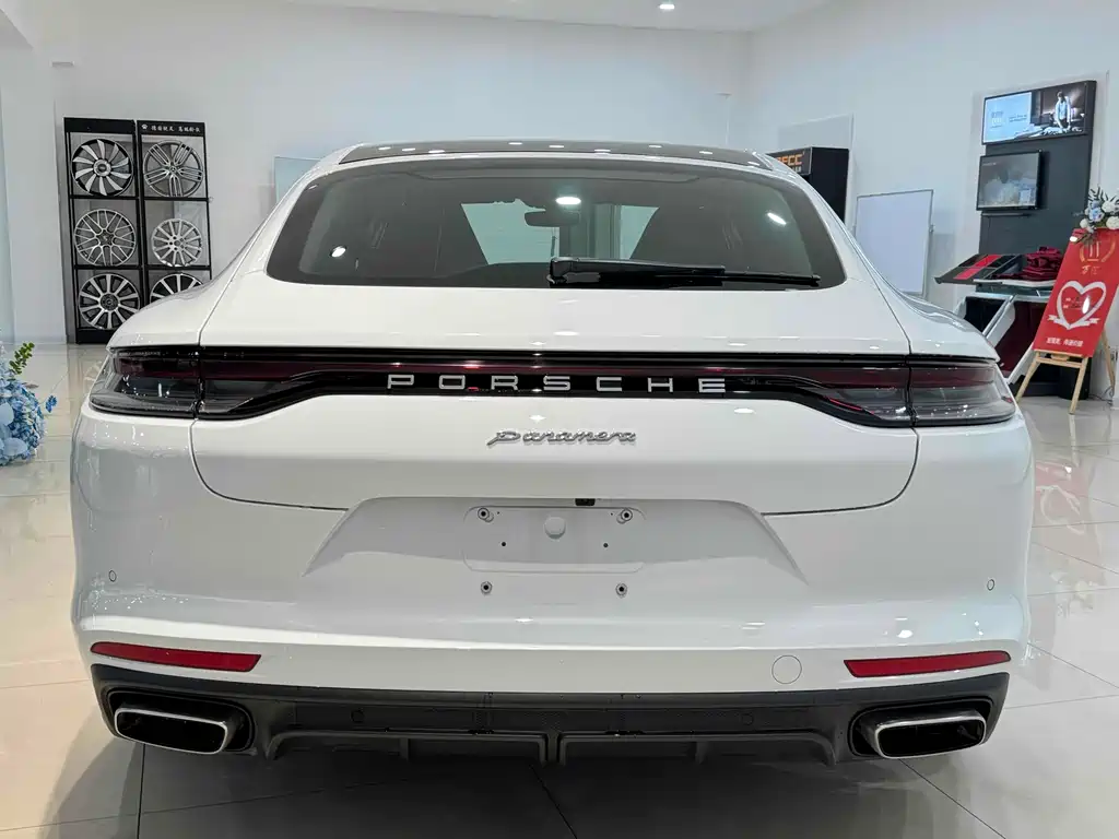 PORSCHE PANAMERA