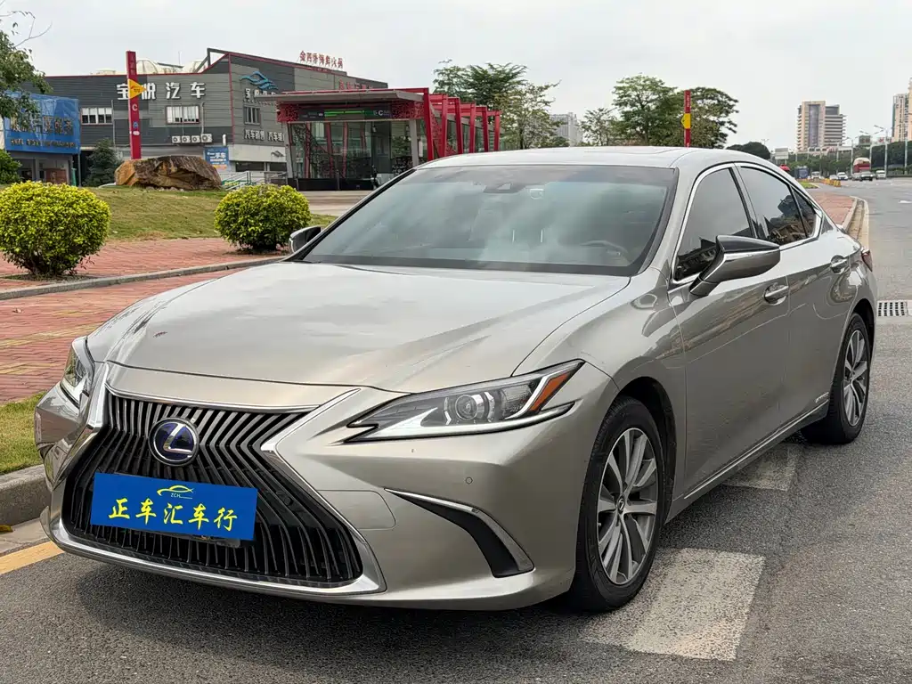 Lexus ES 2021