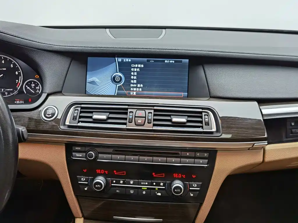 BMW 7 Series — миниатюра 12