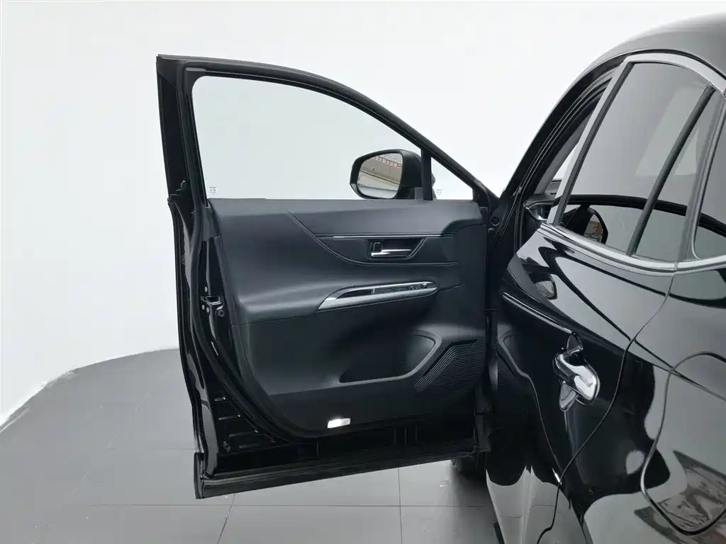 Toyota Harrier 2022 2.5L CVT Luxury