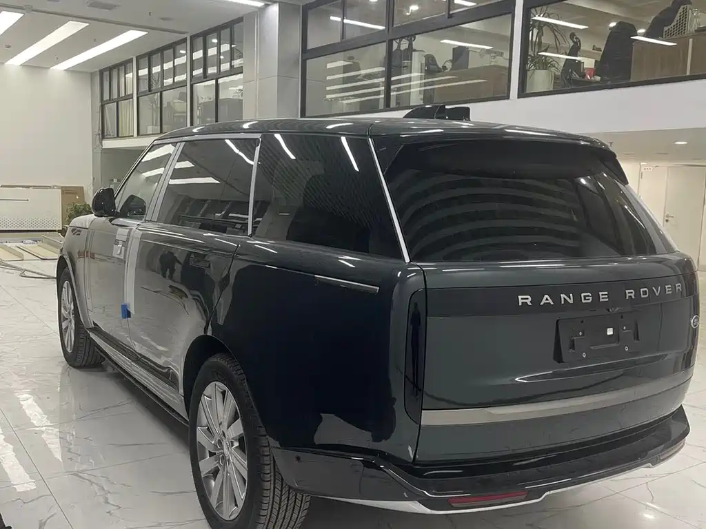 Land Rover Range Rover 2025 3.0 L6 400PS Long Wheelbase мест