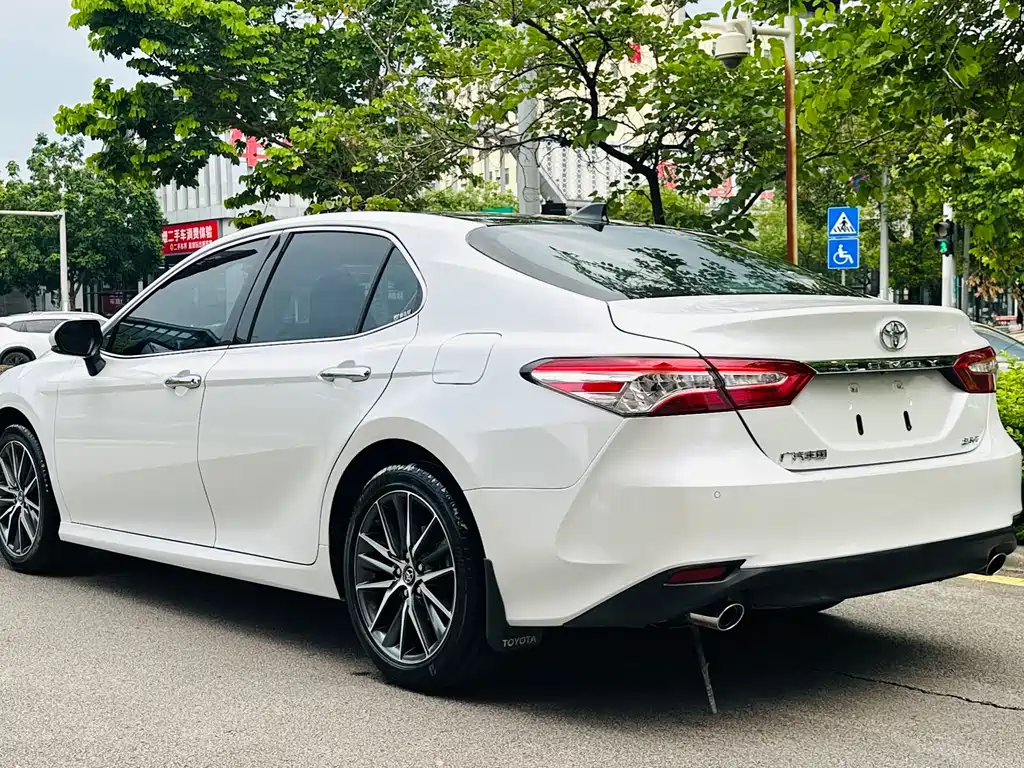 Toyota Camry 2021 2.5G Luxury