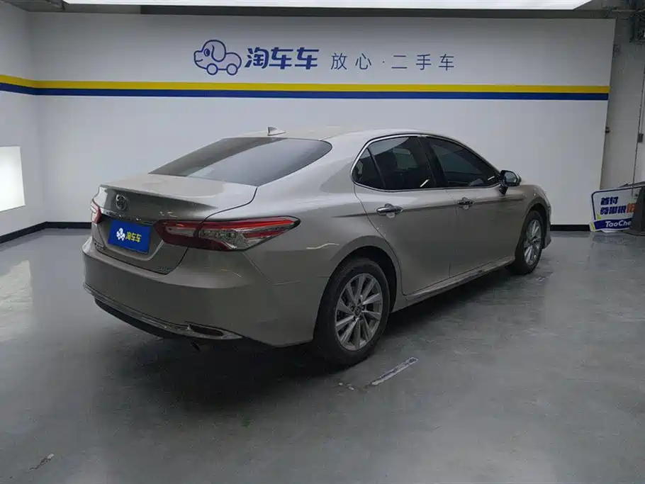 TOYOTA CAMRY