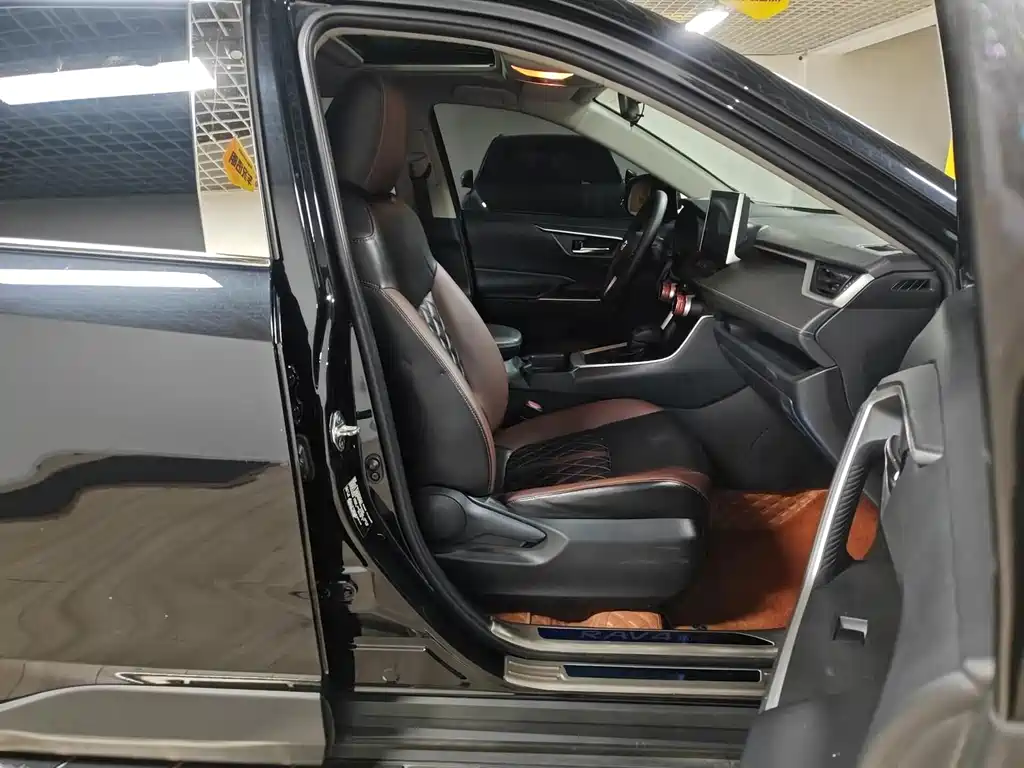Toyota RAV4 — миниатюра 9