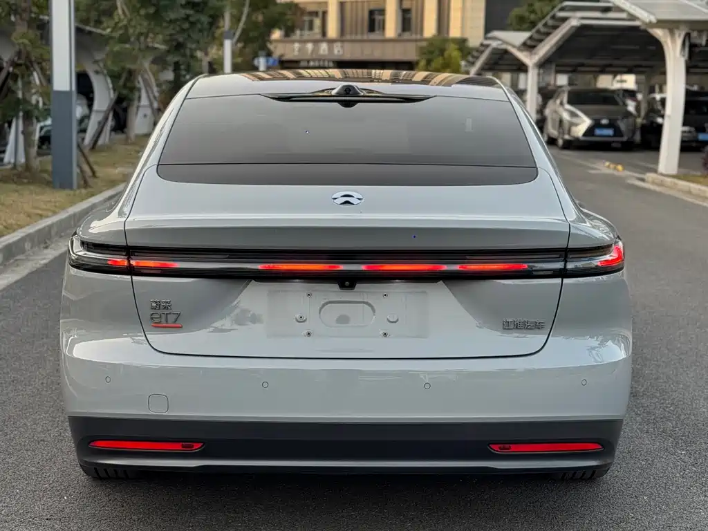 NIO NIO ET7