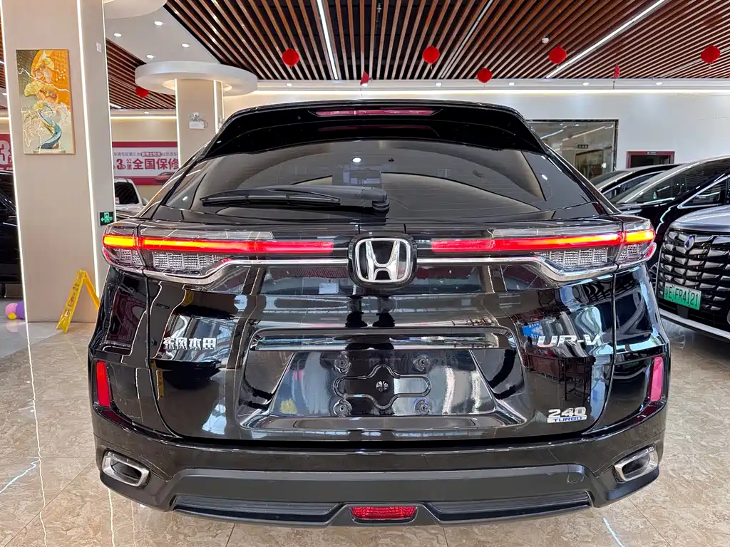 HONDA UR V