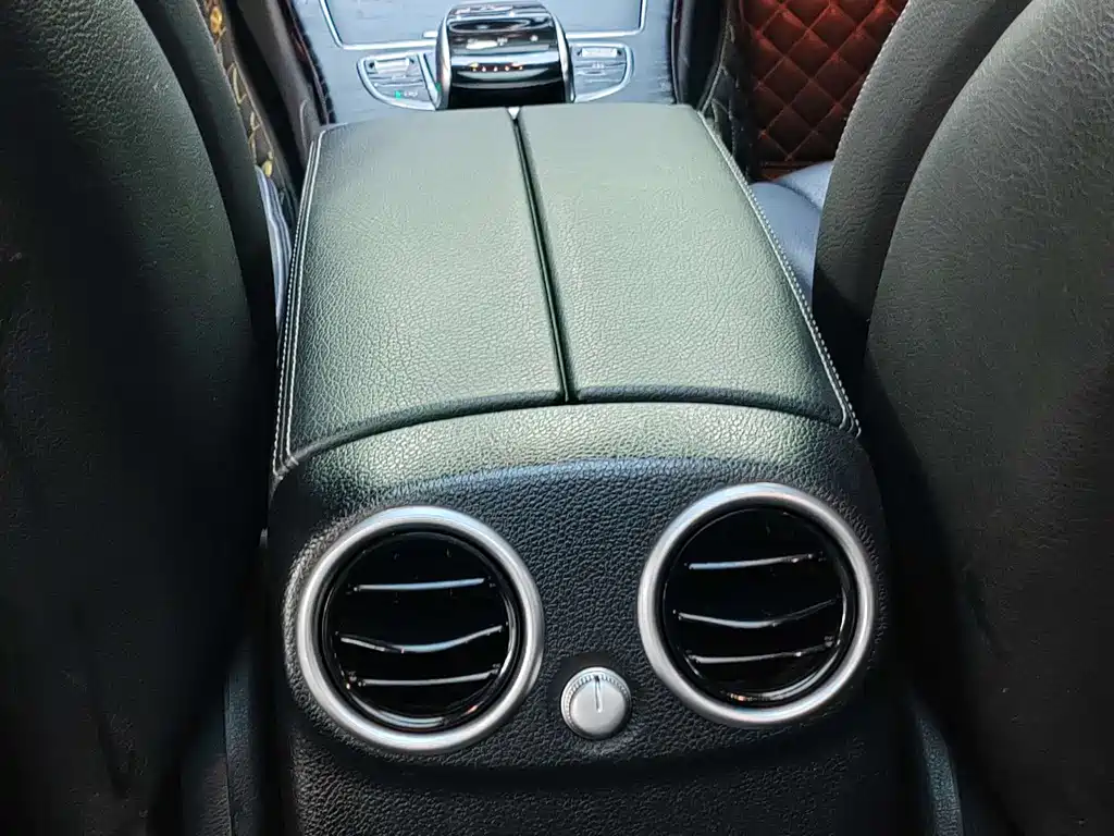 Mercedes-Benz C-Class — миниатюра 12
