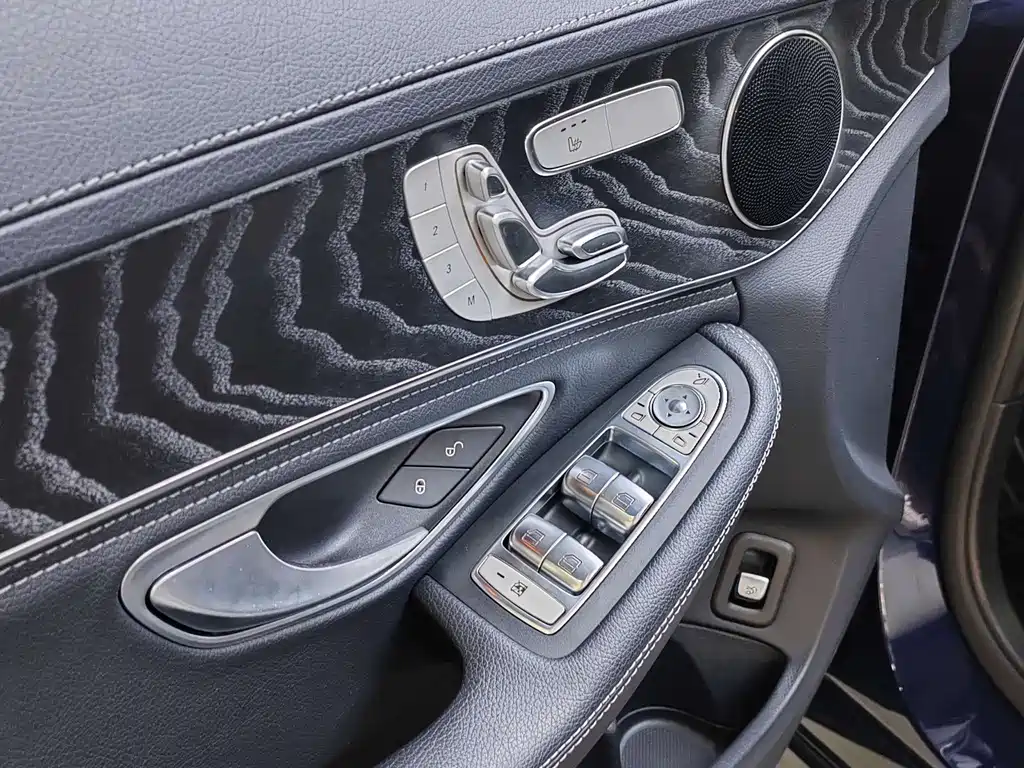 Mercedes-Benz C-Class — миниатюра 7