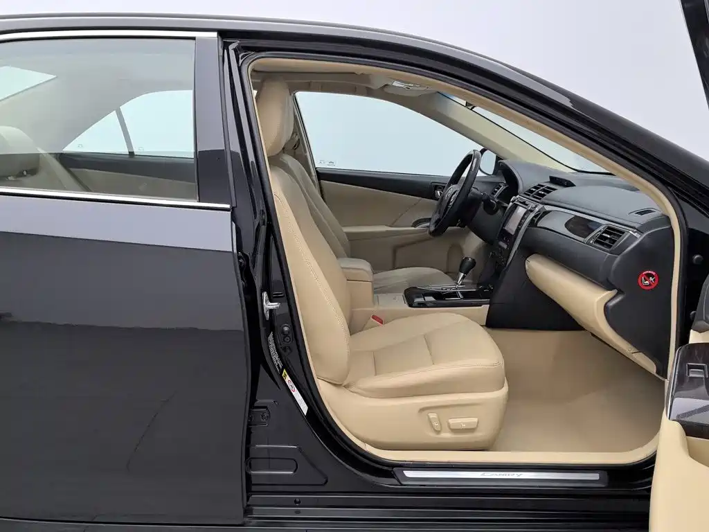 Toyota Camry — миниатюра 23