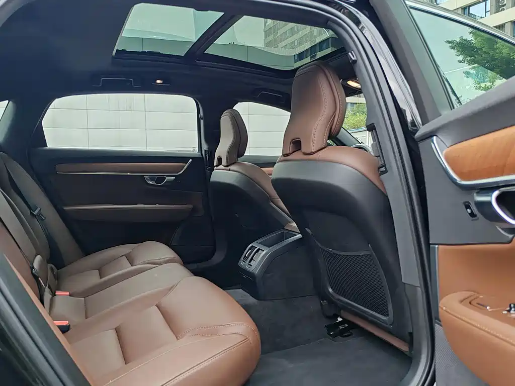 Volvo S90 2024 B5 Luxury