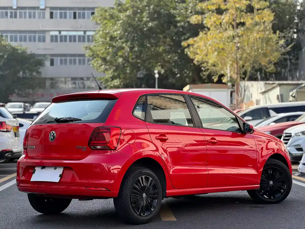 VOLKSWAGEN POLO