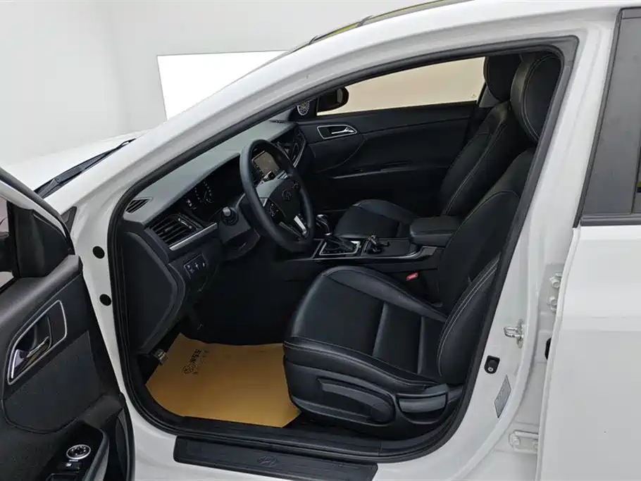 Hyundai Mistra 2017 1.6T AT GLS V