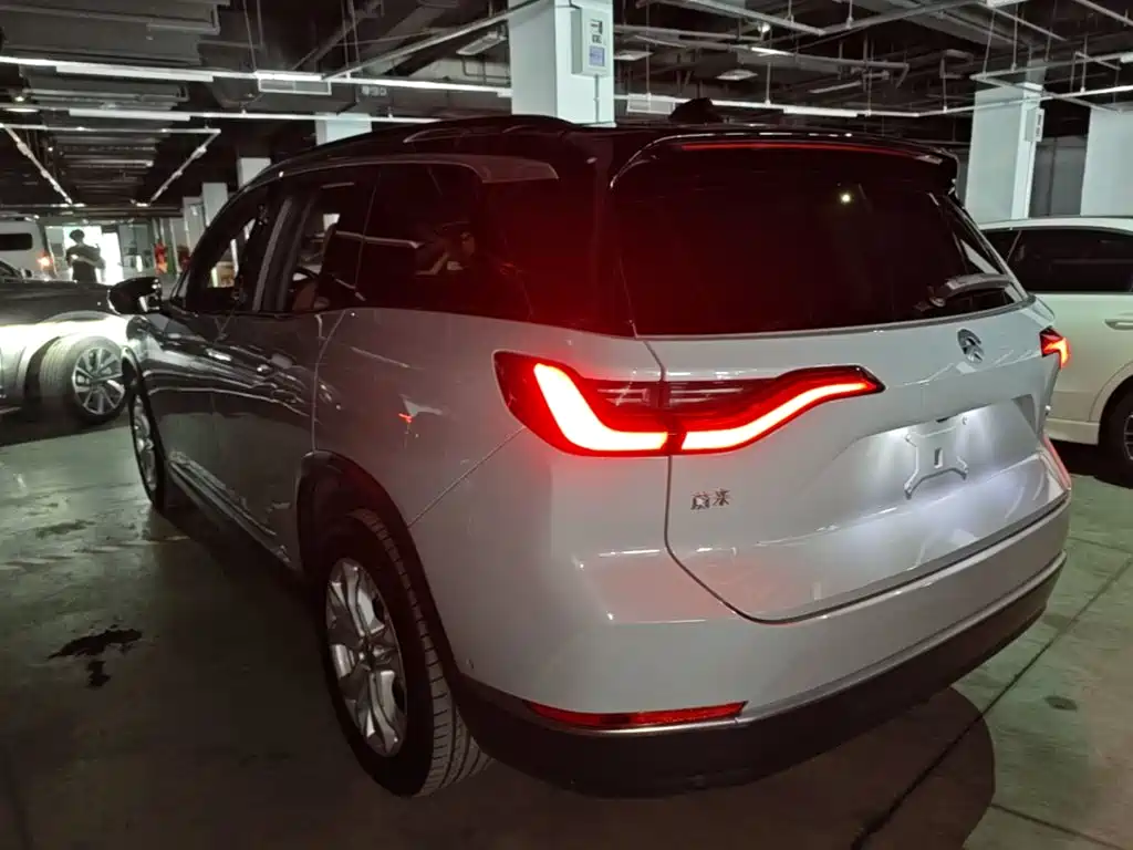 NIO ES8 2020 415KM мест
