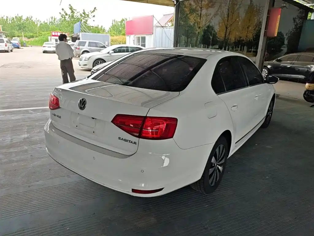 Volkswagen Sagitar 2018 1.6L AT Comfort
