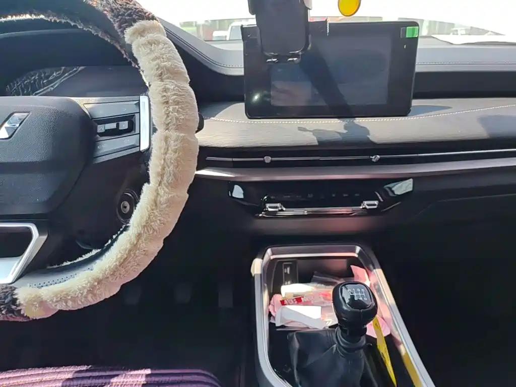 Wuling Jiachen 2022 1.5L MT Enjoy Comfort