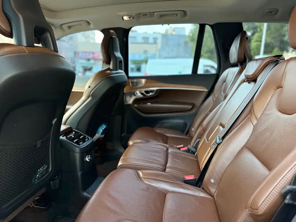 Volvo XC90 2018 T6 7 мест