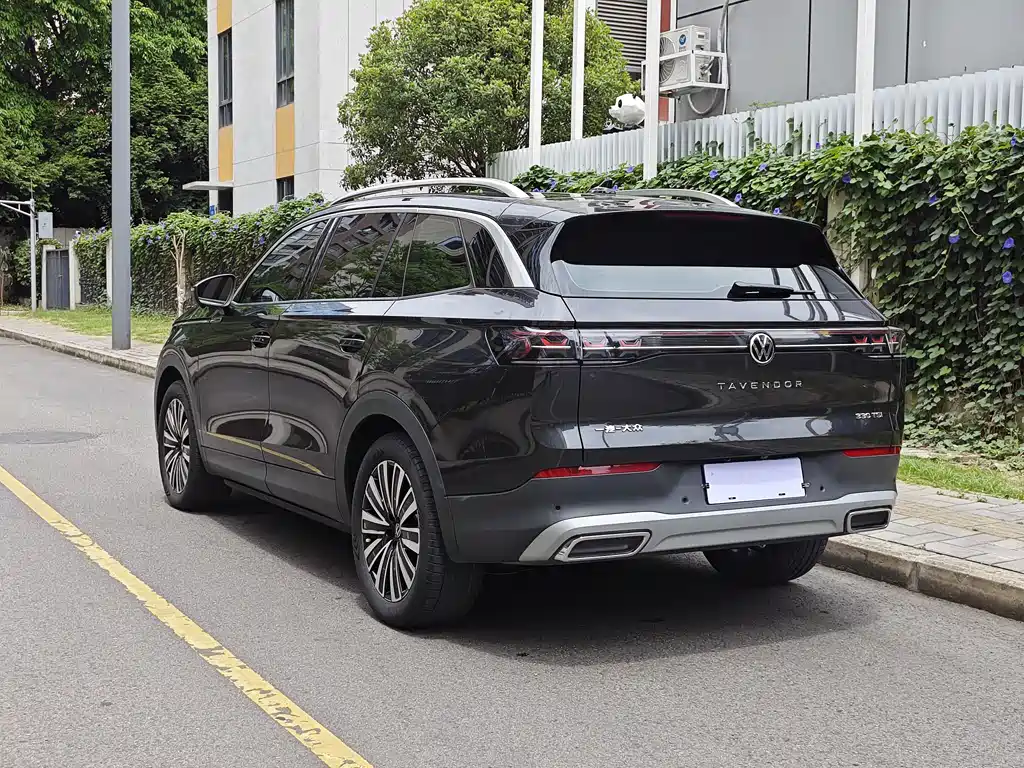 Volkswagen Tavendor 2024 330TSI Luxury