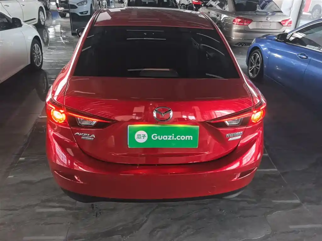 Mazda Mazda3 3 2017 1.5L AT Luxury V