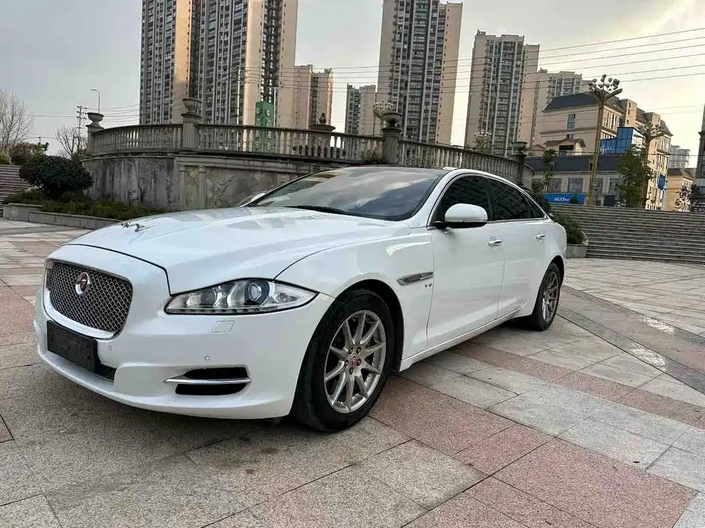 Jaguar XJ — миниатюра 2