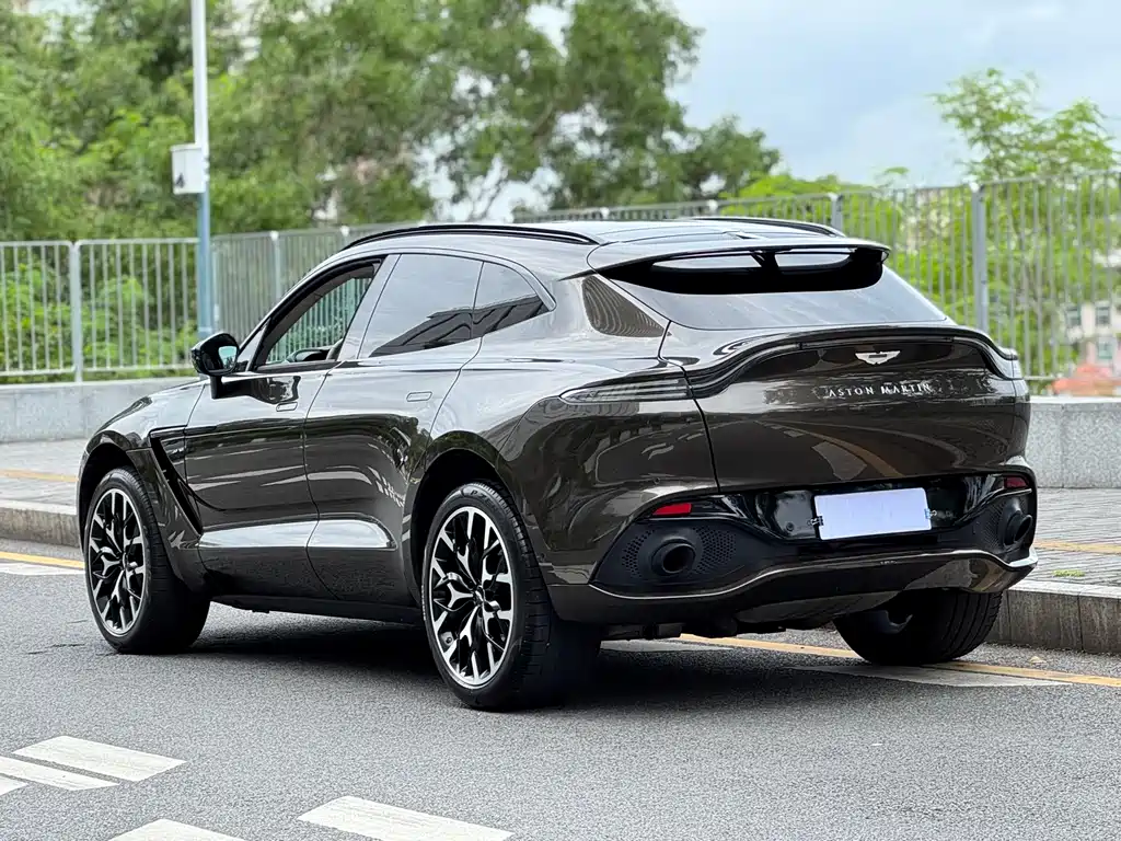ASTON MARTIN  DBX