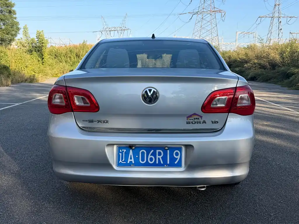 Volkswagen Bora 2008 1.6L MT Comfort