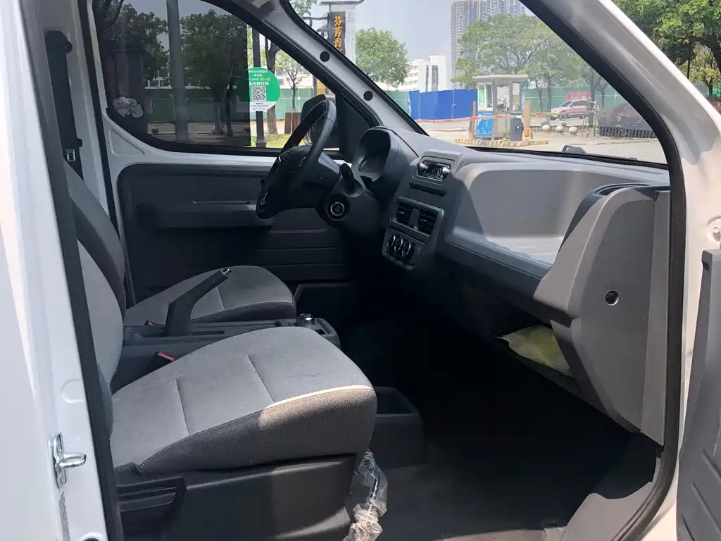 Wuling Yangguang — миниатюра 7