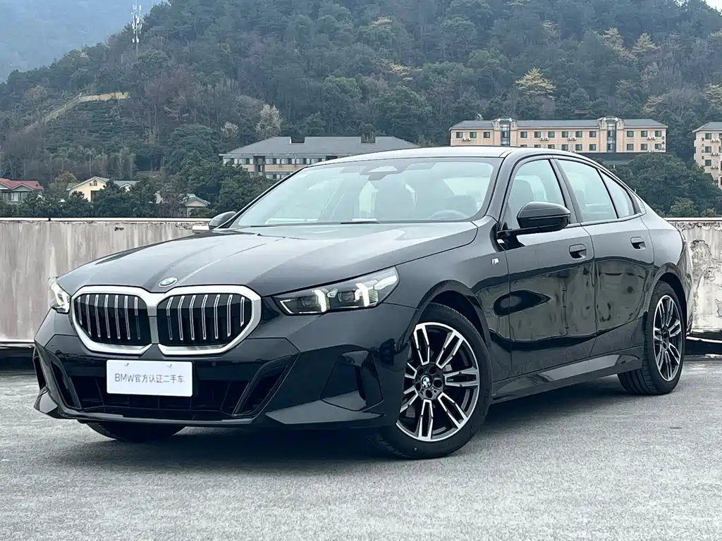 BMW 5 Series (Import) 2025