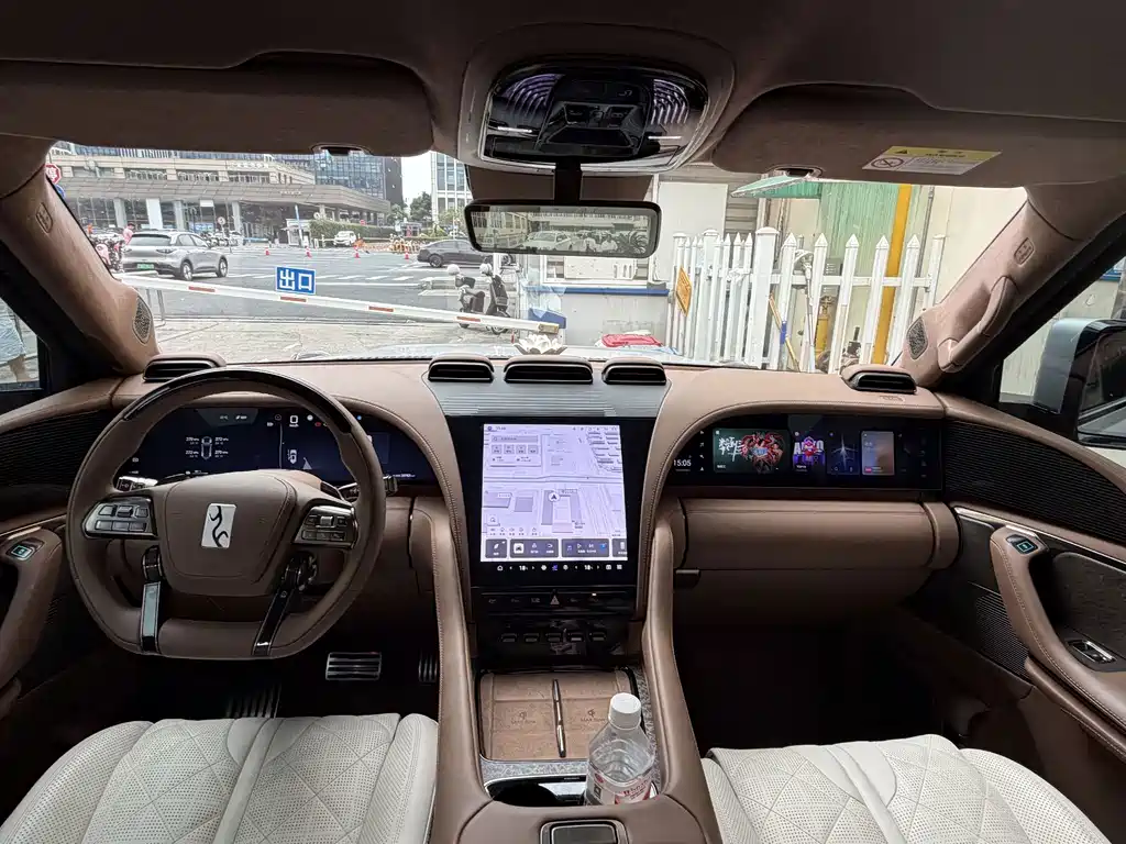 Yangwang Yangwang U8 — миниатюра 4