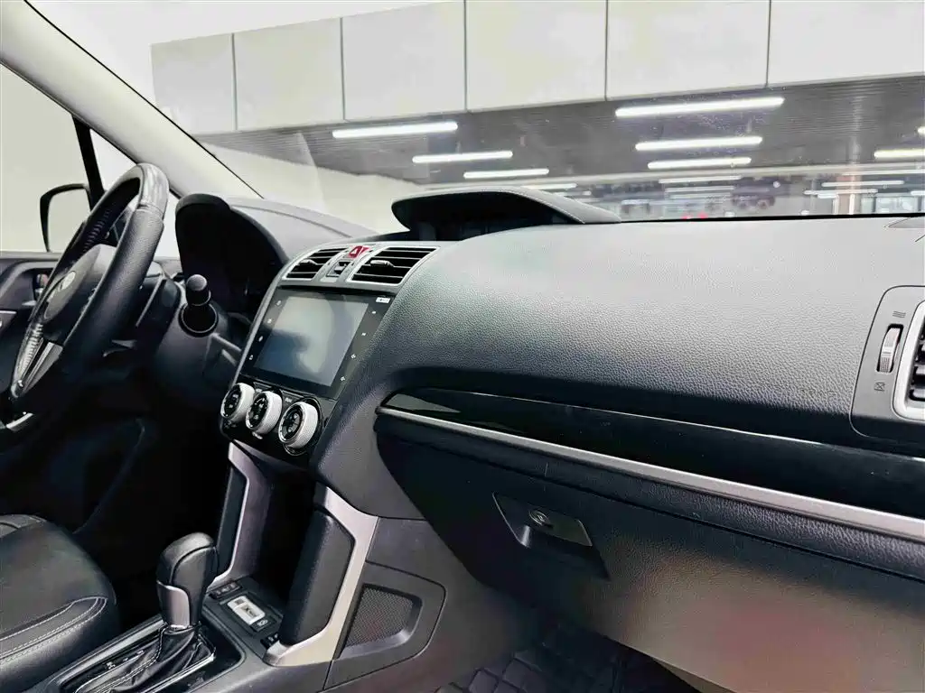 Subaru Forester 2.5i Premium Navigation Edition, фото 26
