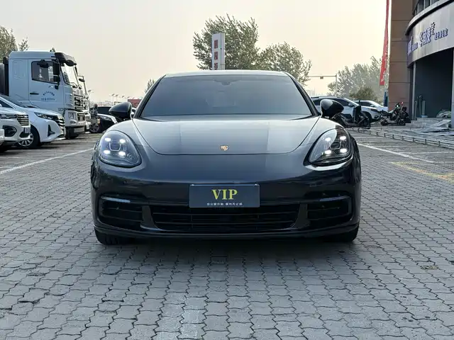 PORSCHE PANAMERA 2017