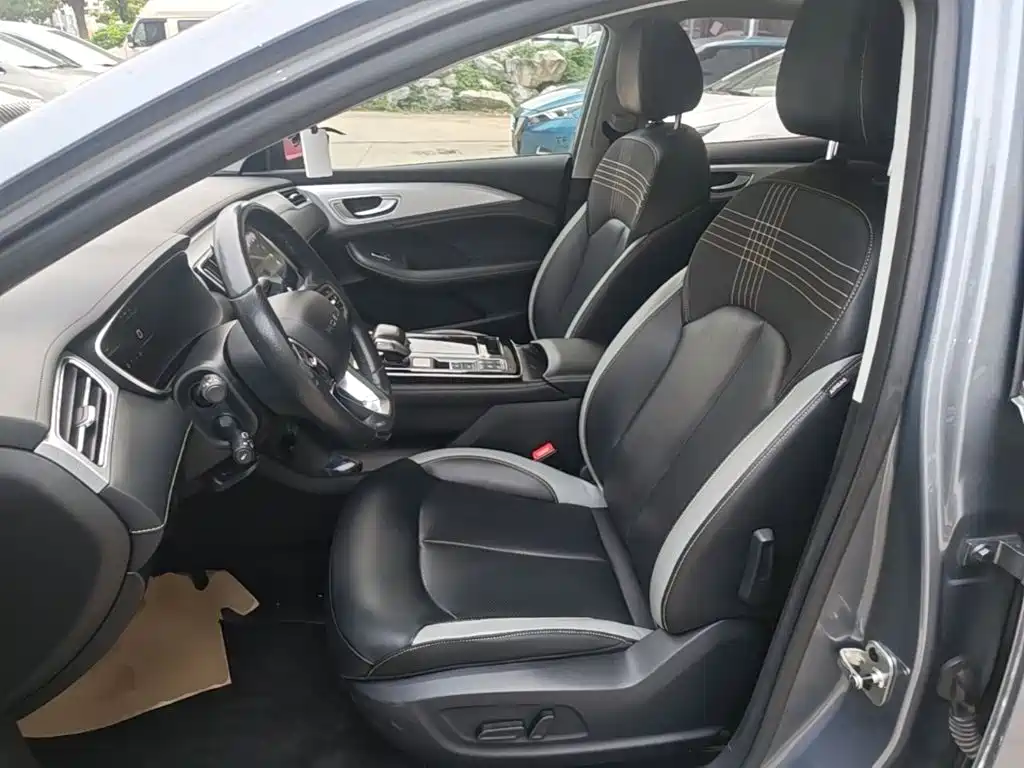 Roewe i6 MAX New Energy — миниатюра 15
