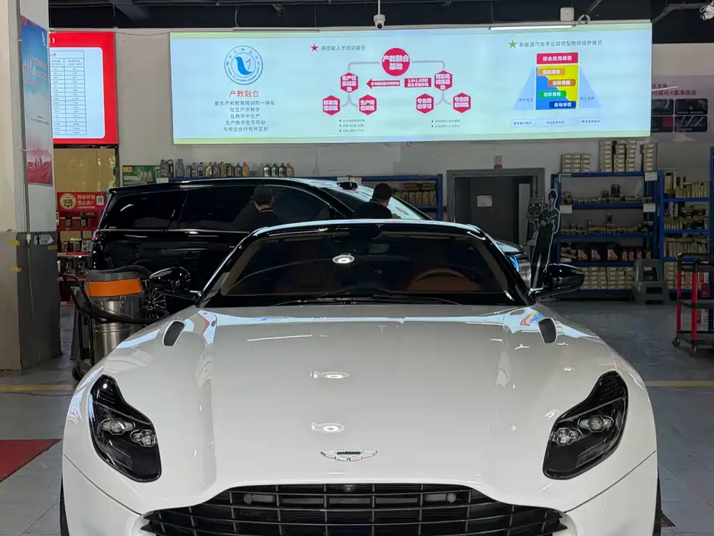 Aston Martin DB11 2019 4.0T V8 Coupe