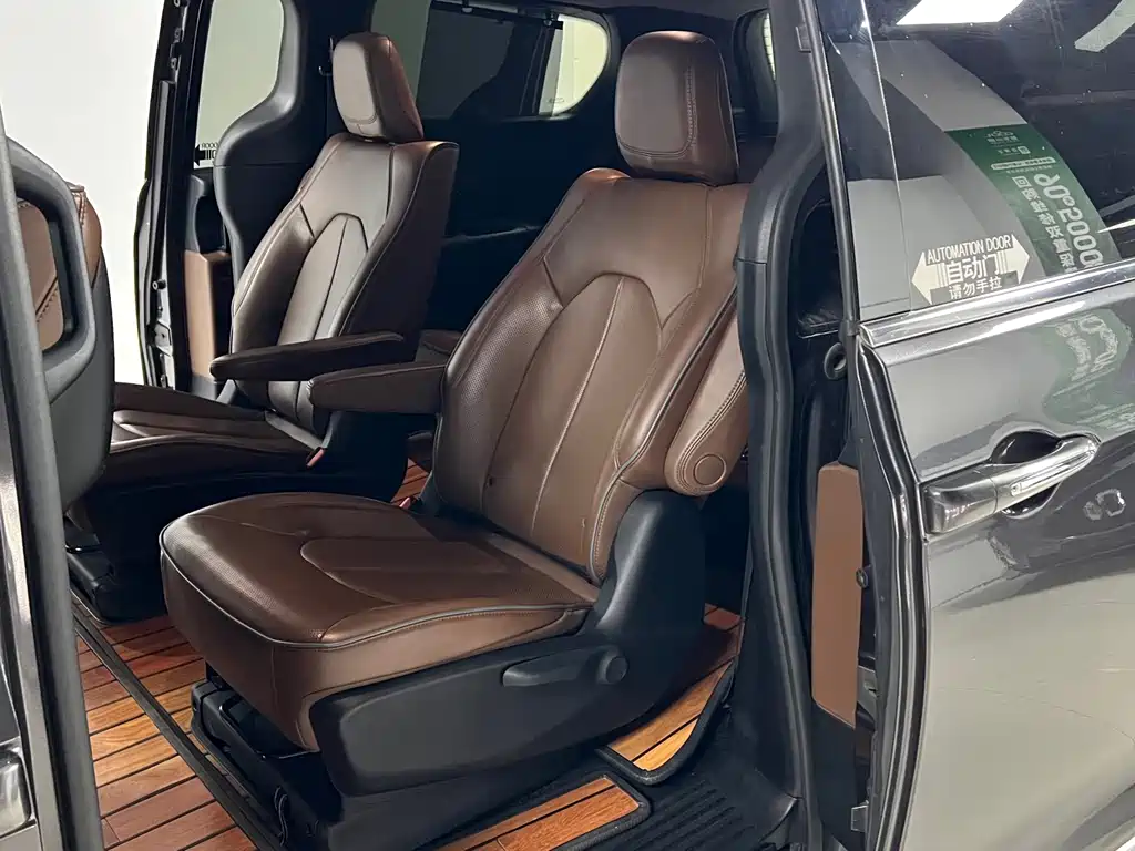 Chrysler Grand Voyager (Import) — миниатюра 22