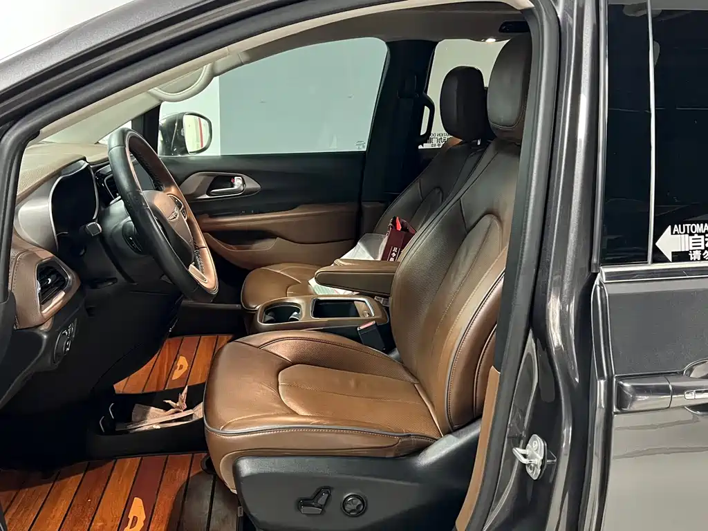 Chrysler Grand Voyager (Import) — миниатюра 13