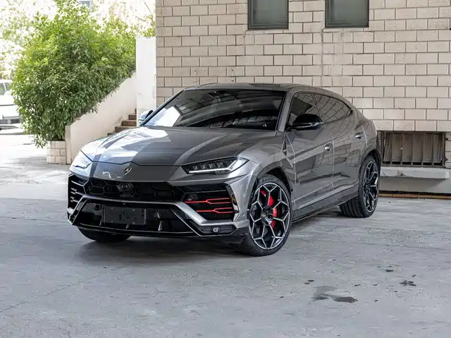 LAMBORGHINI URUS 2019