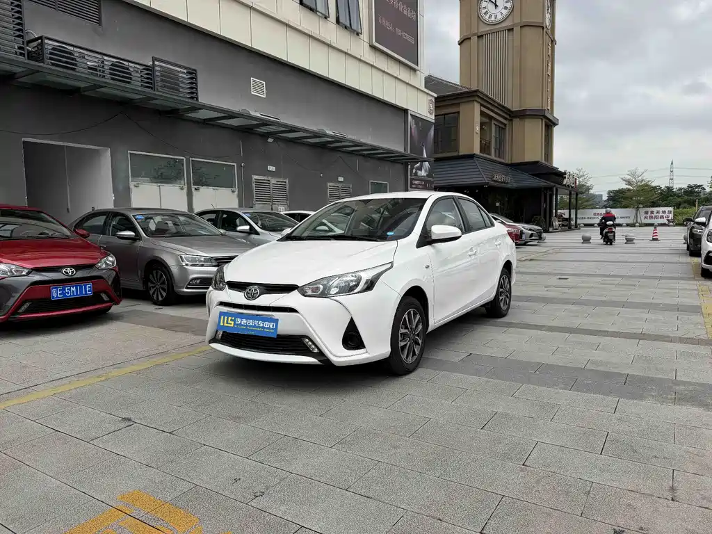 Toyota Yaris L 2023