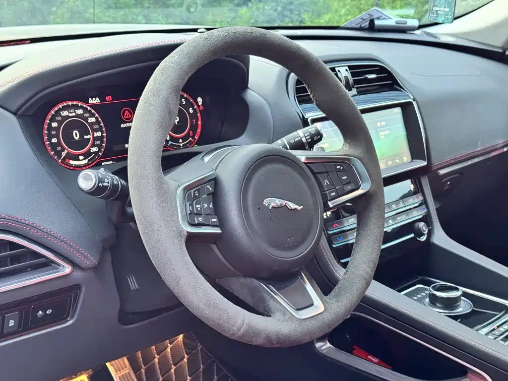 Jaguar F-PACE — миниатюра 5