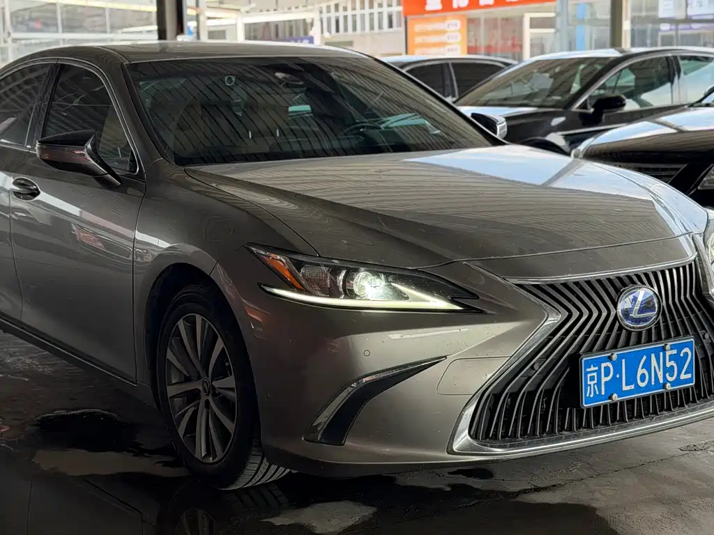 Lexus ES 2020 300h