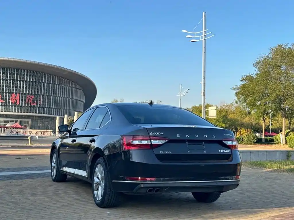 Skoda Superb — миниатюра 6