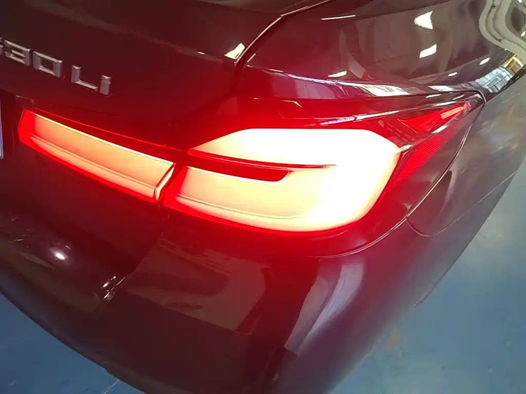BMW 5 Series — миниатюра 8